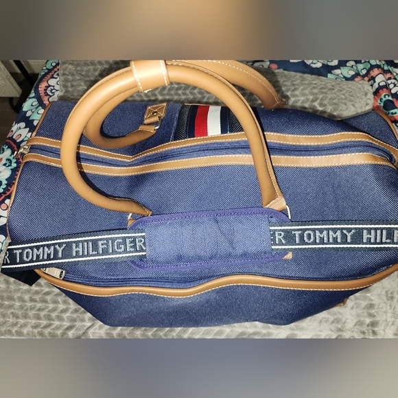 Tommy Hilfiger Duffel Bag - Picture 3 of 9